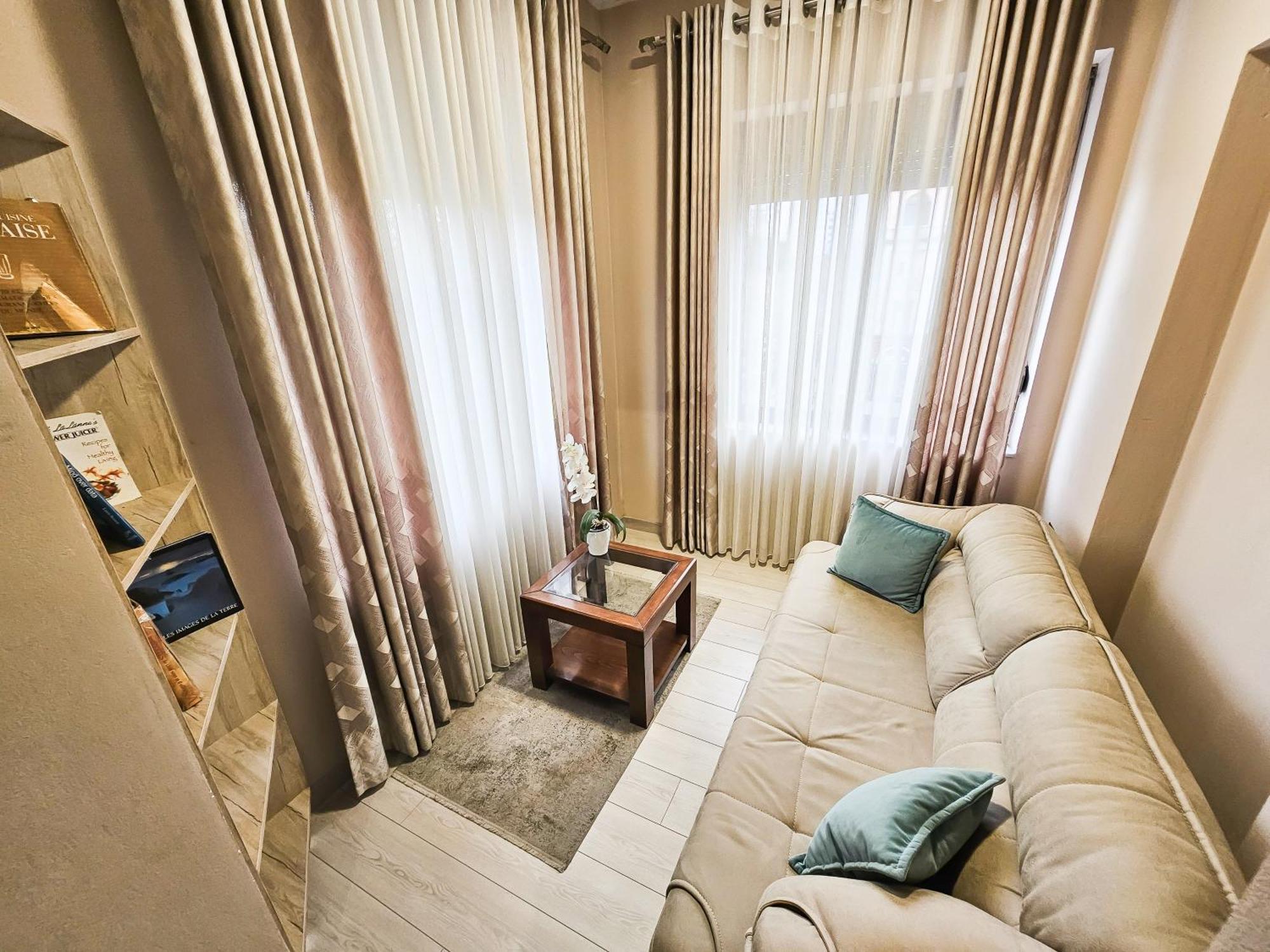 Sunflower Junior Suite Tiranë Luaran gambar