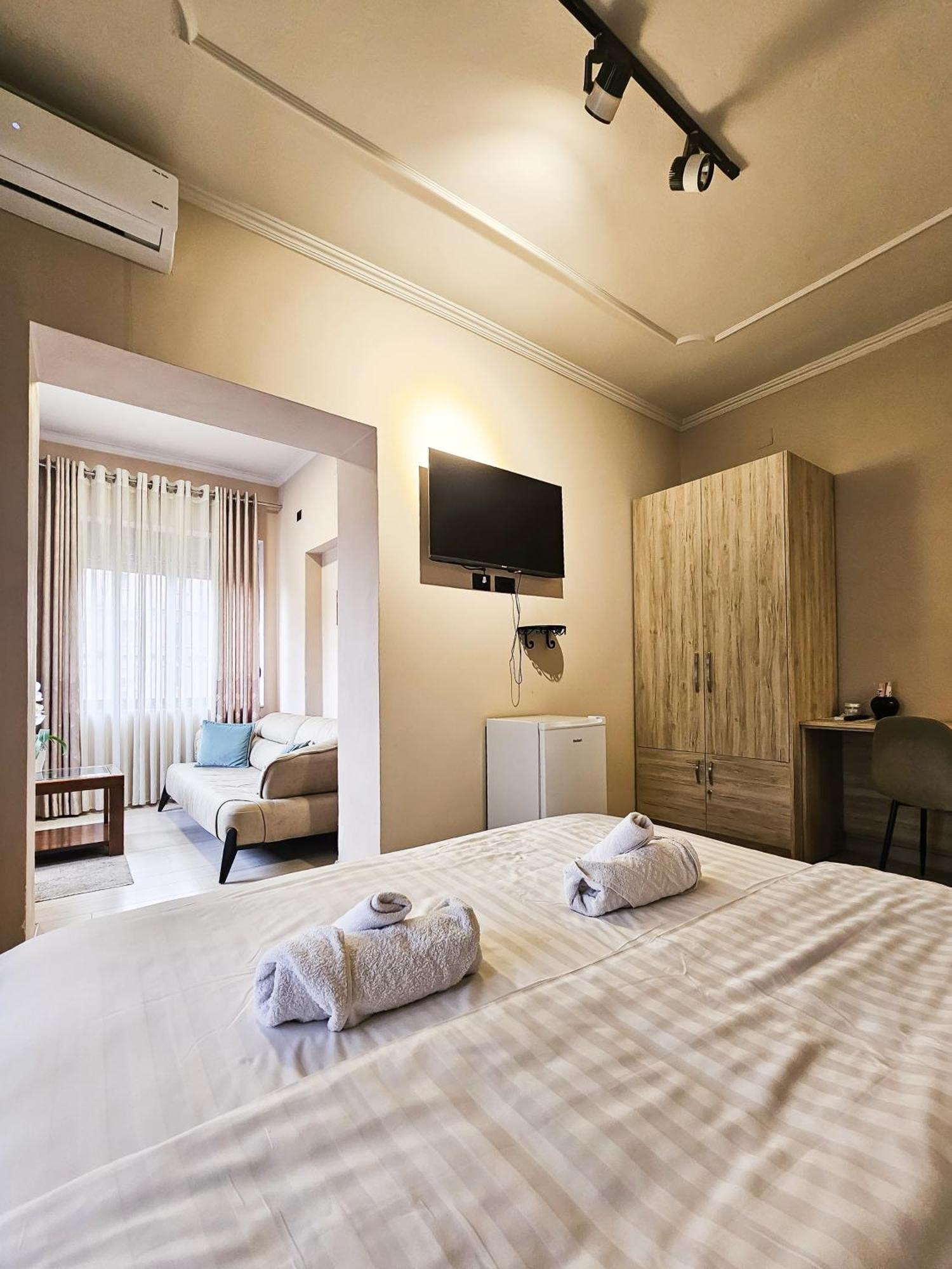 Sunflower Junior Suite Tiranë Luaran gambar